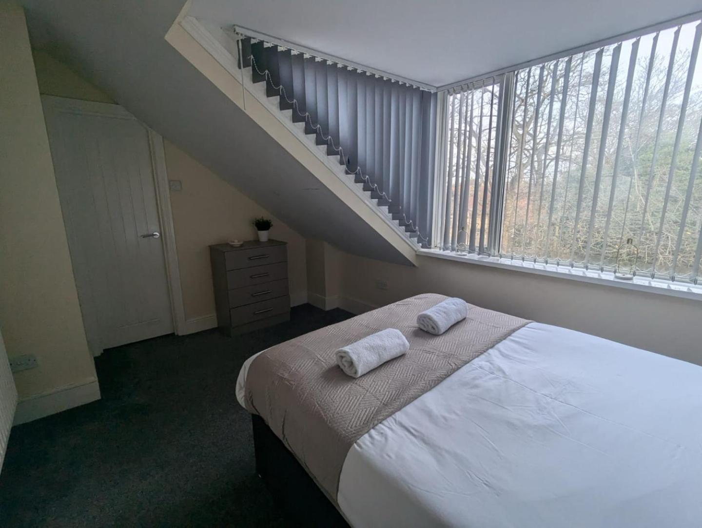 North 3 Bedroom Apartment *